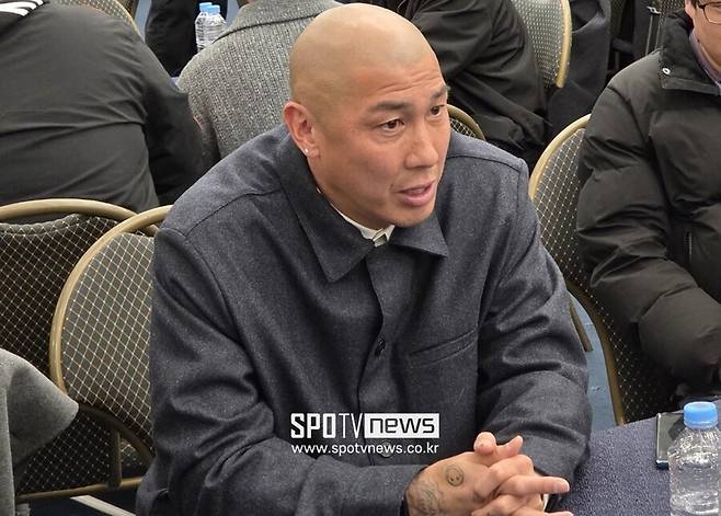 ▲ 25일 스위스그랜드호텔에서 열린 K리그2 개막 미디어데이에 참석한 차두리 감독. 화성FC와 함께하는 두 번째 시즌은 전술의 진화이자 리더십의 확장이라는 과제를 동시에 안고 출발한다.