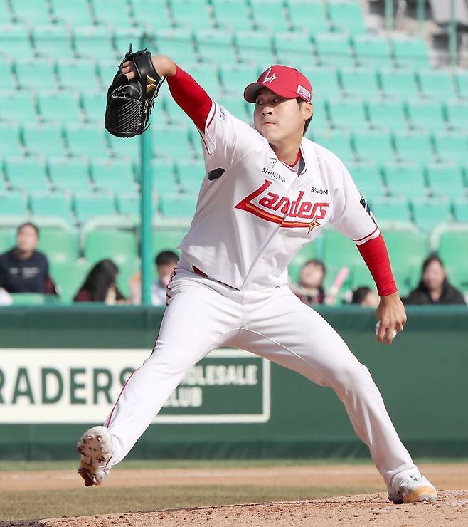 ▲ 팔꿈치 수술 재활을 마치고 힘찬 재기의 원년을 다짐하고 있는 백승건 ⓒSSG랜더스