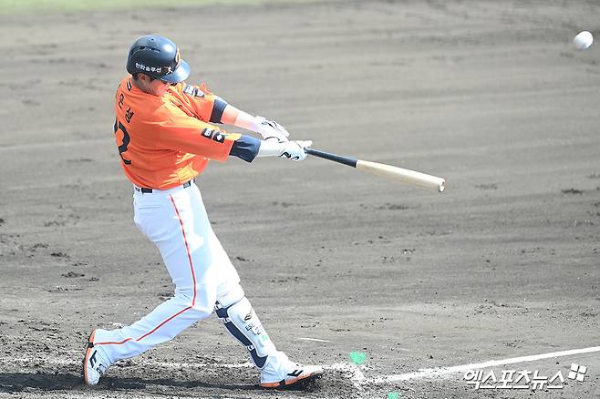 한화 이글스 캡틴 채은성이 26일 일본 오키나와 나고시영구장에서 열린 일본프로야구(NPB) 닛폰햄 파이터즈 2군과의 연습경기에서 4회초 결승 선제 2점 홈런을 기록, 팀 승리를 이끌었다. 사진 고아라 기자