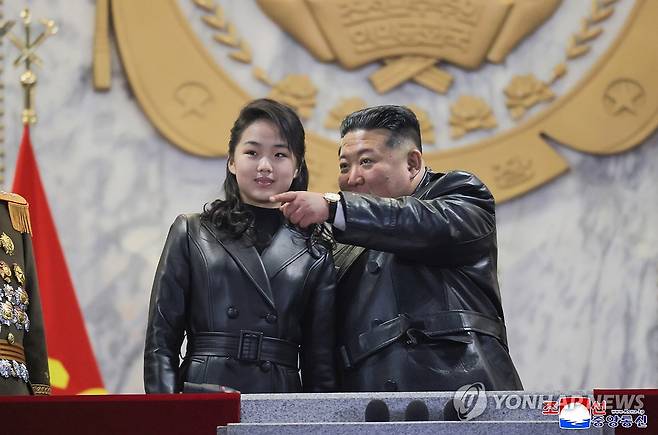 김정은, 딸 주애와 당 대회기념 열병식 참관 (평양 조선중앙통신=연합뉴스) 북한 노동당 제9차대회기념 열병식이 지난 25일 밤 평양 김일성광장에서 열렸다고 조선중앙통신이 26일 보도했다. 2026.2.26 
    [국내에서만 사용가능. 재배포 금지. For Use Only in the Republic of Korea. No Redistribution] nkphoto@yna.co.kr