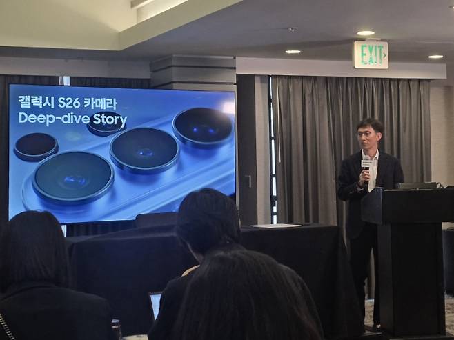 25일(현지시간) 미국 샌프란시스코에서 진행된 갤럭시 카메라 혁신 브리핑에서 삼성전자 MX사업부 비주얼솔루션팀장 조성대 부사장이 설명하고 있다. (사진=고지혜 기자)