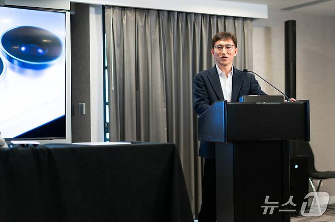 조성대 삼성전자 MX사업부 비주얼솔루션팀 부사장이 25일(현지시간) 갤럭시 카메라 브리핑을 진행하고 있다. 2026.2.25 ⓒ 뉴스1 이기범 기자