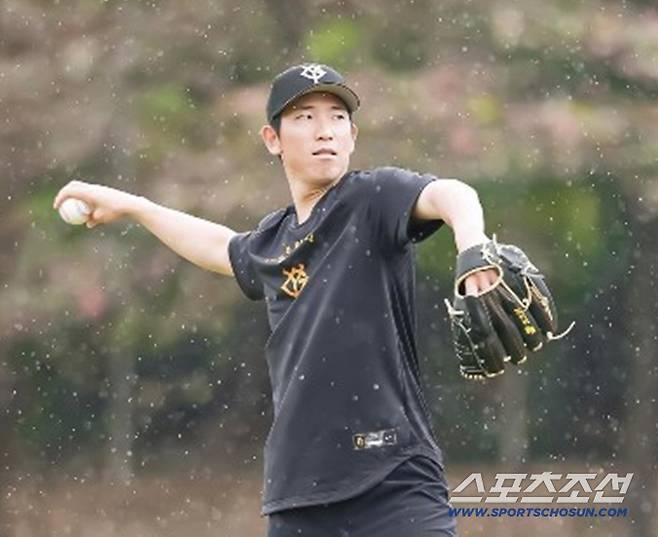 요미우리 우완 도고가 28일 삼성과 연습경기에 등판한다. 이 경기에서 신뢰를 찾지 못하면 시즌 초반 선발 로테이션에서 빠질 수도 있다. 사진캡처=요미우리 자이언츠 SNS