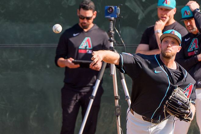 애리조나 다이아몬드백스 메릴 켈리가 지난 11일(한국시각) 솔트리버필즈에서 불펜피칭을 하고 있다. Imagn Images연합뉴스