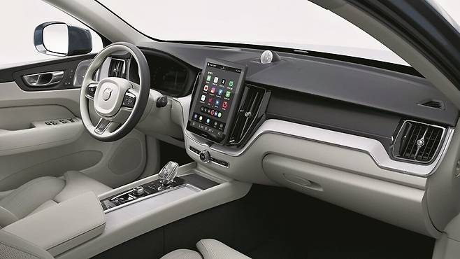 글로벌 누적판매 270만대를 돌파하며 볼보자동차에서 가장 많이 판매된 베스트셀링 모델인 'XC60' 프리미엄 소재가 사용된 인테리어는 최상의 안락함을 제공하며 가장 완벽한 형태의 패밀리 SUV로 거듭났다. /볼보자동차코리아 제공