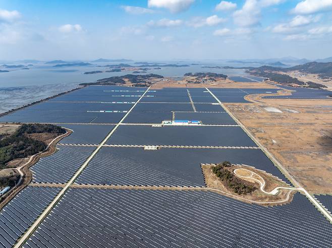 전남 신안군 안좌면에 있는 태양광 발전 단지 전경. / 김영근 기자