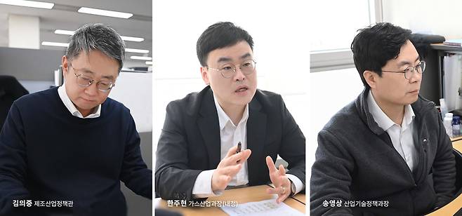 김정관 산업부 장관이 업무 성과를 인정해 주요 보직에 임명한 공무원들. / 김정관 장관 페이스북 캡처.
