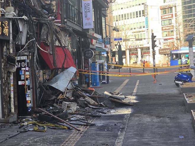 전날(26일) 화재가 발생한 서울 중구 북창동의 음식거리. 사진=서지윤 기자