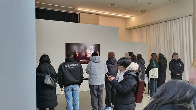기록적인 한파에도 불구하고 많은 관람객들이 전시 현장을 찾았다.