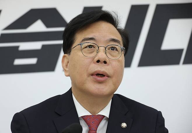 송언석 국민의힘 원내대표가 27일 국회에서 열린 기자간담회에서 발언하고 있다. 연합뉴스