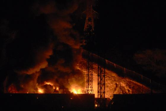1월 3일 베네수엘라 수도 카라카스의 군사시설에서 폭발했다. 이날 베네수엘라군이 격추한 미군기는 한 대도 없었다. AFP=연합