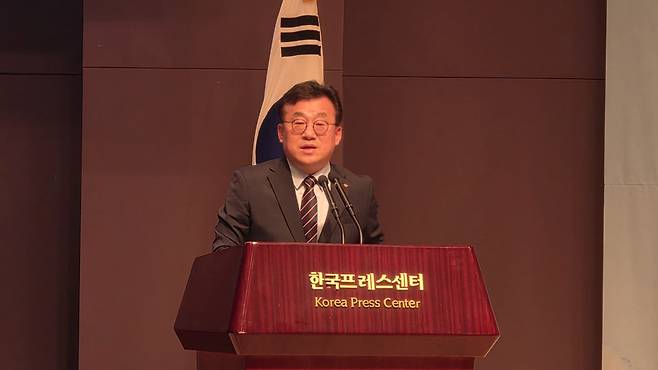 27일 열린 57회 한국기자상 시상식에서 박종현 한국기자협회 회장이 인사말을 하고 있다. /한국기자협회