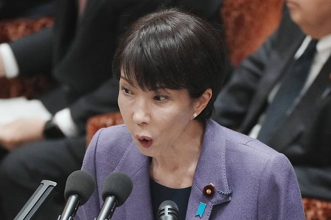 27일 일본 중의원 예산위원회에 출석한 다카이치 사나에 일본 총리가 질의에 답변하고 있다. [AFP]