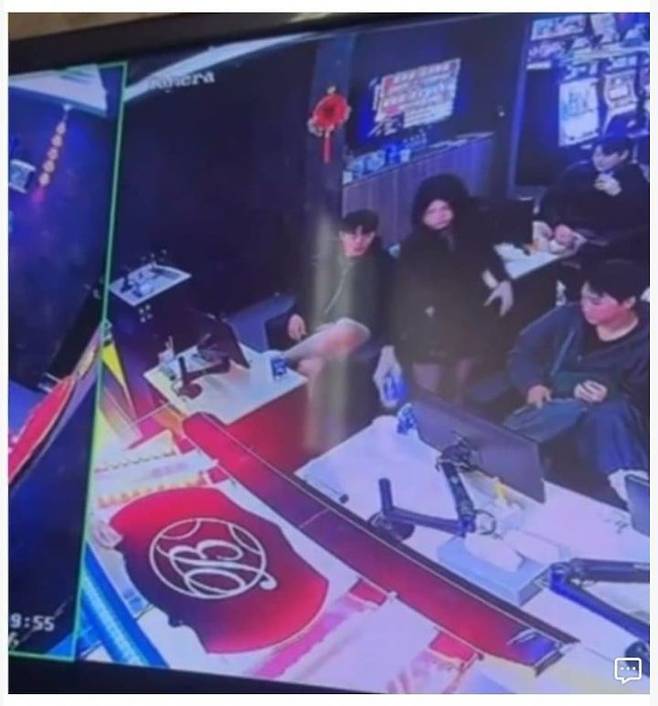 [서울=뉴시스] 프로야구 롯데 자이언츠 선수들이 대만에서 도박장에 출입해 논란에 휩싸였다. (사진=온라인 커뮤니티 캡처). 2026.02.13. *재판매 및 DB 금지