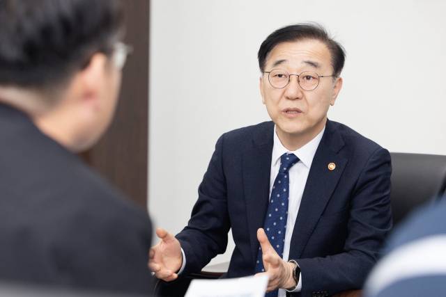 ▲김윤덕 국토교통부 장관이 26일 새만금에서 로봇·수소·AI시티 투자협약식 개최와 관련해 "새만금은 희망의 땅으로 거듭나게 된다"고 밝혔다. ⓒ김윤덕 장관 페이스북