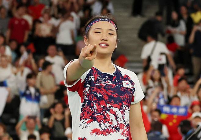 [파리=뉴시스]  キム・ジンア記者=アン・セヨンが5日(現地時間)フランス・パリ・アリーナ・ポルト・ド・ラシャペルで開かれた2024パリオリンピックバドミントン断食決勝中国ハービングザオと競技で勝利して金メダルを確定した後喜んでいる。 2024.08.05. bluesoda@newsis.com