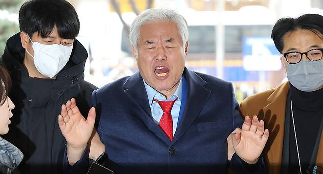 전광훈 사랑제일교회 목사가 1월15일 서울서부지방법원에서 열린 구속적부심 심문에 출석하고 있다. ⓒ연합뉴스