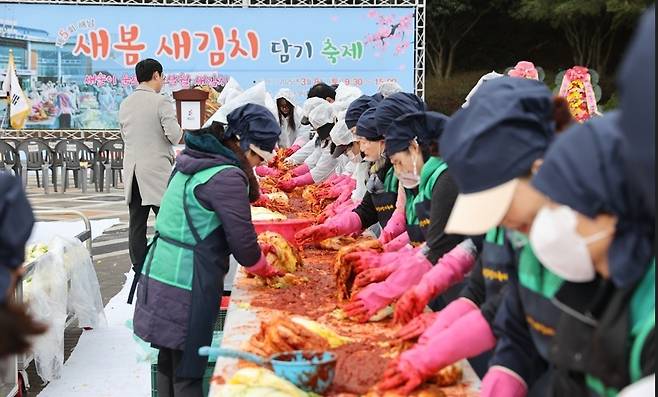 지난해 열린 '새봄 새김치 담그기 축제' ⓒ해남군 제공