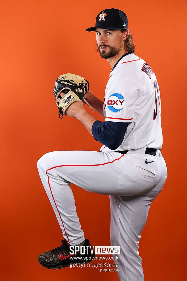 ▲ 조 에스파다 감독은 와이스에 대해 "자신이 이 레벨에서 통할 수 있다는 것을 보여주고 싶어 한다. 우리도 그가 이 레벨(MLB)에서 충분히 던질 수 있다고 믿는다”면서 “앞으로도 계속 공을 맡기며 이 팀에서 던질 수 있다는 걸 보여줄 기회를 줄 것”이라고 예고했다.