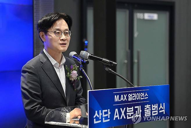 인사말 하는 김정관 장관 (서울=연합뉴스) 김정관 산업통상부 장관이 26일 경남 창원시 창원대학교에서 열린 산업단지 AX 분과 출범식에서 인사말을 하고 있다. 2026.2.26 [산업통상부 제공. 재판매 및 DB 금지] photo@yna.co.kr