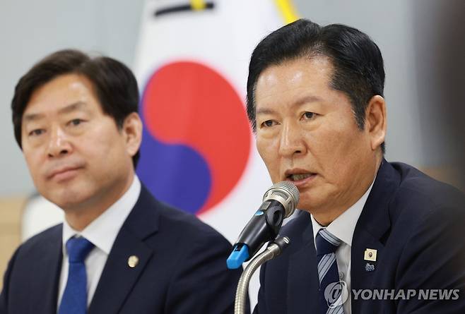 대구 현장 최고위원회의, 발언하는 정청래 대표 (대구=연합뉴스) 한종찬 기자 = 더불어민주당 정청래 대표가 27일 대구 중구 2.28 민주운동기념회관에서 열린 최고위원회의에서 발언하고 있다. 2026.2.27 saba@yna.co.kr