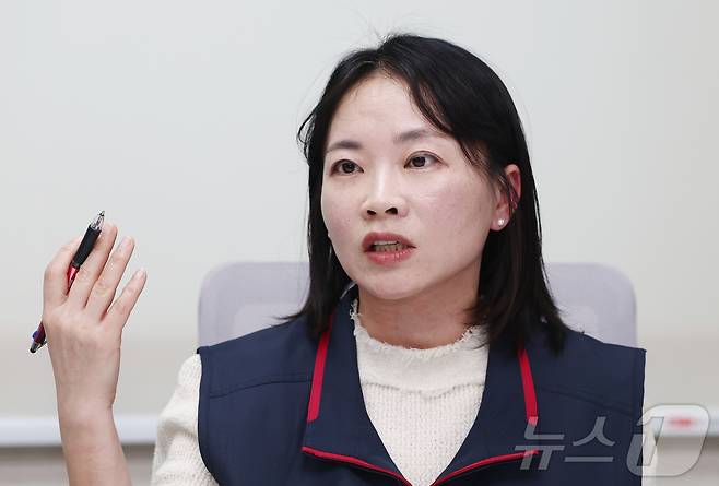 송수연 교사노동조합연맹 신임 위원장이 26일 서울 영등포구 한국노총연맹에서 뉴스1과 인터뷰를 하고 있다. ⓒ 뉴스1 김민지 기자