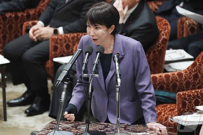 27일 다카이치 사나에 일본 총리가 중의원 예산위원회에 출석해 의원들의 질의에 답하고 있다. 2026.02.27 ⓒ AFP=뉴스1