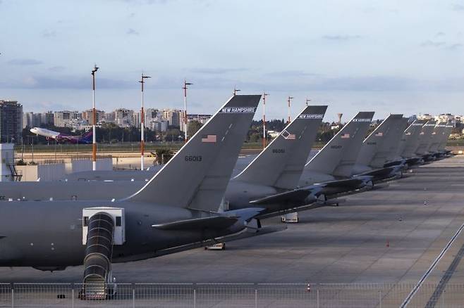 27일(현지시간) 이스라엘 텔아비브 벤구리온 국제공항 일대 집결한 미군 군용기의 모습. UPI연합뉴스