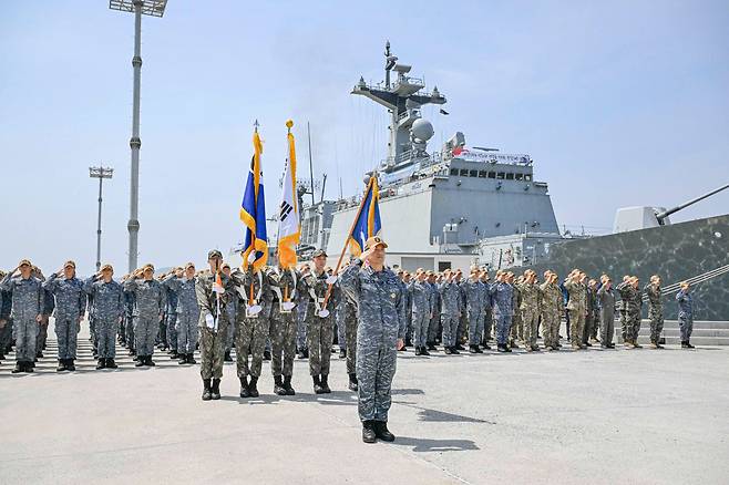 청해부대 44진 강감찬함(DDH-II·4400톤급) 파병 복귀 입항 환영행사 /뉴스1