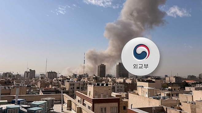 28일(현지시간) 이스라엘의 공격으로 연기가 피어오르는 이란 테헤란 모습