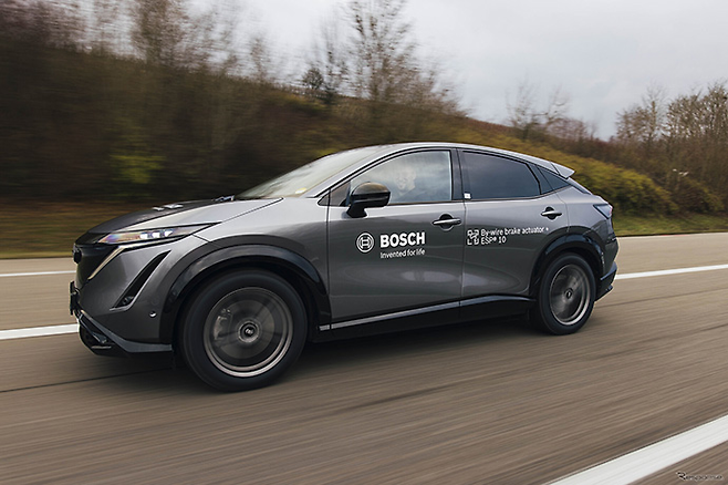 보쉬 로고가 적힌 차량