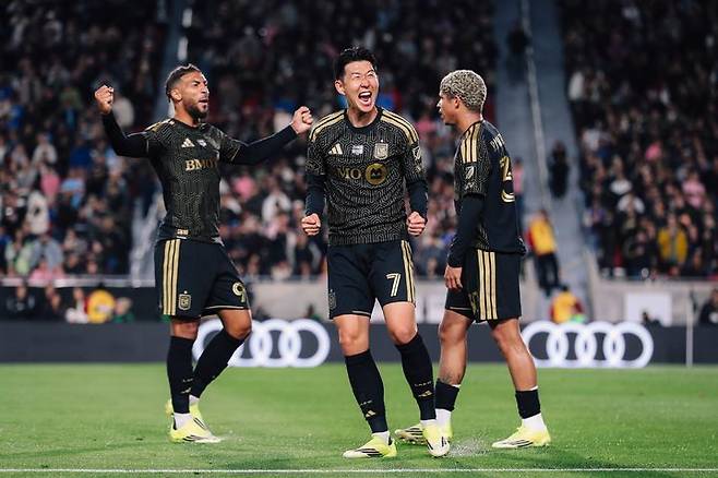 [서울=뉴시스] 22일(한국 시간) 미국 프로축구 메이저리그사커(MLS) 로스앤젤레스FC(LAFC)와 인터 마이애미의 2026시즌 개막전에 출전한 손흥민. (사진=LAFC SNS 캡처) 2026.02.22. photo@newsis.com *재판매 및 DB 금지