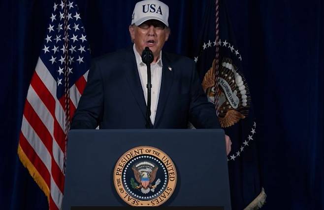 [서울=뉴시스] 도널드 트럼프 미국 대통령이 28일 새벽 2시반경(미국 동부 시간) 자신의 SNS 트루스소셜에 8분 분량의 영상을 올려 이란에 대한 군사 공격이 시작됐음을 밝히고 있다.(출처: 트루스소셜) 2026.02.28. *재판매 및 DB 금지