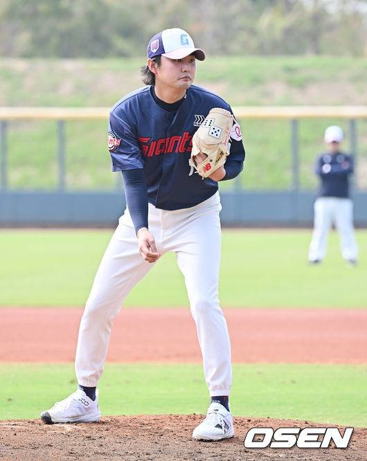 [OSEN=타이난(대만), 이석우 기자] 롯데 자이언츠 정철원 039 2026.02.02 / foto0307@osen.co.kr