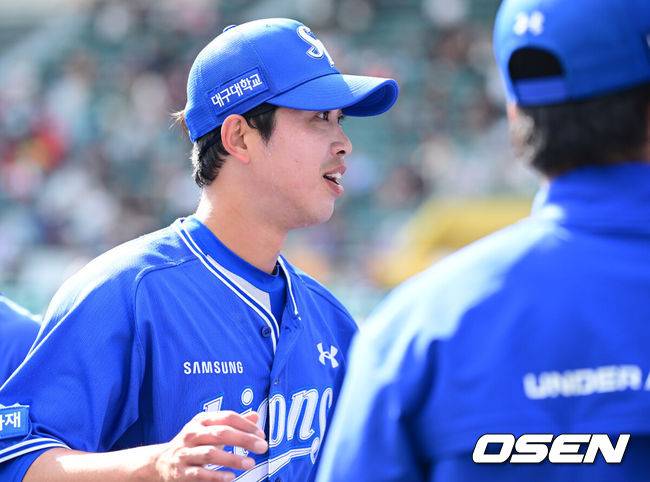 [OSEN=오키나와(일본), 최규한 기자] 프로야구 삼성 라이온즈가 28일 일본 오키나와 나하 셀룰러 스타디움에서 일본프로야구 요미우리 자이언츠와 연습경기를 펼쳤다.삼성은 요미우리를 상대로 최원태를 선발로 내세웠다.8회말 요미우리 공격을 무실점으로 막아낸 삼성 투수 임기영이 더그아웃으로 향하고 있다. 2026.02.28 / dreamer@osen.co.kr