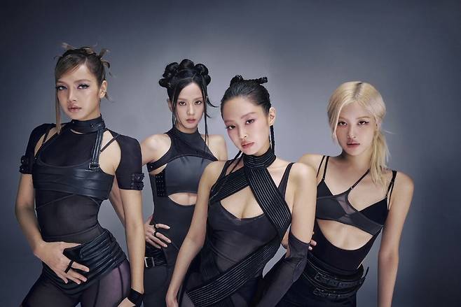 그룹 블랙핑크가 미니 3집 발매 첫날 음반 판매 최고 기록을 새로 썼다. YG엔터테인먼트 제공