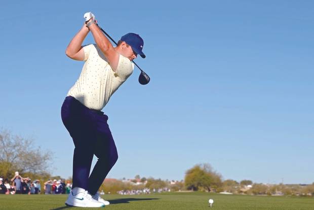 PGA 투어 피닉스 오픈 당시 크리스 고터럽의 백스윙 모습. 톱 자세가 완성되기 직전 무릎을 굽히면서 하체는 이미 타깃을 향해 돌아간다. 이를 통해 상체와 하체의 분리각을 최대로 만든다. Getty Images