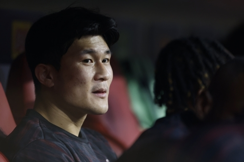 클뤼프 브뤼헤전에서 벤치에 앉아있는 김민재. 로이터연합뉴스