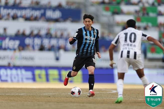 ▲ FC서울이&nbsp;28일 오후 2시 인천축구전용경기장에서 펼쳐진&nbsp;'하나은행 K리그1 2026' 개막전에서 인천 유나이티드를 2-1로 격파했다. 2024년 7월 이후 무려 581일 만에 펼쳐진 '경인더비'에서 승리하며 시즌 마수걸이 승리를 신고했다. 이날 승리로 서울은 상대 전적에서 12승 8무 11패로 우위를 점하게 됐다. ⓒ한국프로축구연맹