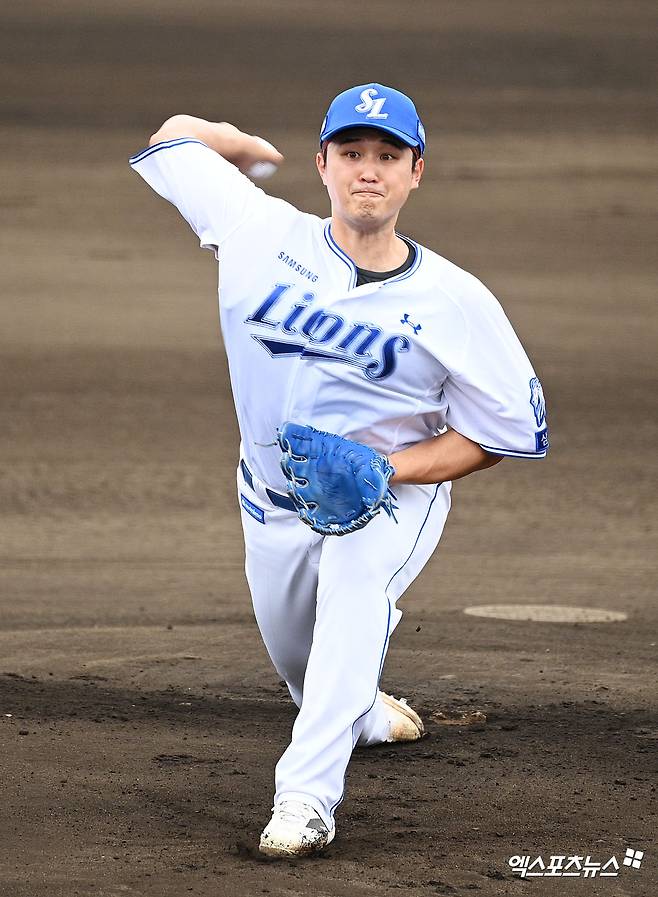 지난 20일 오후 일본 오키나와 온나손 아카마 구장에서 열린 WBC 대표팀과 삼성 라이온즈의 연습경기, 1회초 삼성 선발투수 최원태가 공을 힘차게 던지고 있다. 엑스포츠뉴스 DB