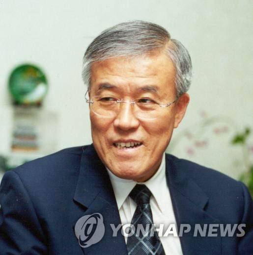 원자력연구소 소장 시절의 장인순 박사 1999년부터 3년간 한국원자력연구소장을 지낸 장인순 박사가 2002년에 연임하면서 연구소 운영 방안에 관해 설명하고 있다.
[연합뉴스 사진]