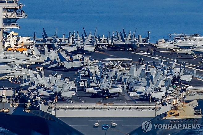 미 해군 항공모함 제럴드 R. 포드 갑판 위의 전투기들 [AFP 연합뉴스 자료사진]