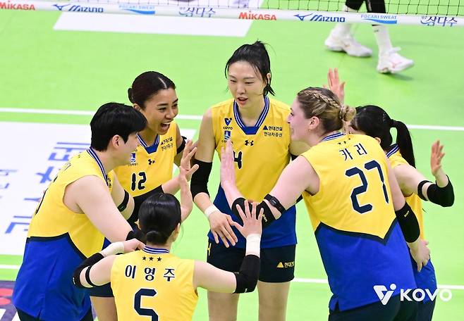 득점 후 기뻐하는 현대건설 선수들 [한국배구연맹 제공. 재판매 및 DB 금지]