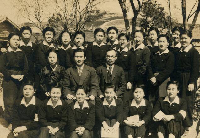 '부용산'을 처음 노래한 목포항도공립여중 5학년 학생 배금순(앞줄 좌3)