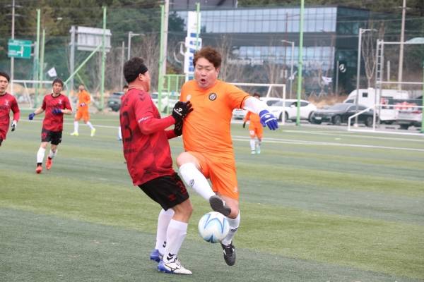 비록 몸은 불었으나 날쌘 동작은 예전과 다름없는 선수들의 몸놀림.