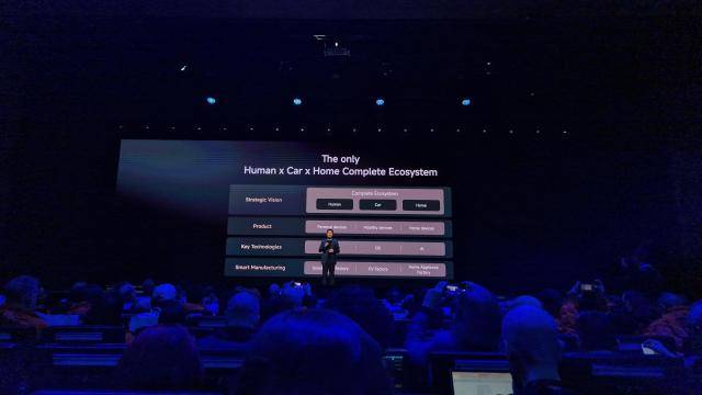 28일(현지시간) 스페인 바르셀로나에서 열린 '샤오미 17 시리즈' 글로벌 론칭 행사에서 윌리엄 루 샤오미 그룹 사장이 향후 5년 간 투자 계획을 밝혔다. [사진＝나선혜기자]