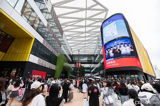 LCK 홍콩 로드쇼가 진행 중인 홍콩 카이탁 아레나.
