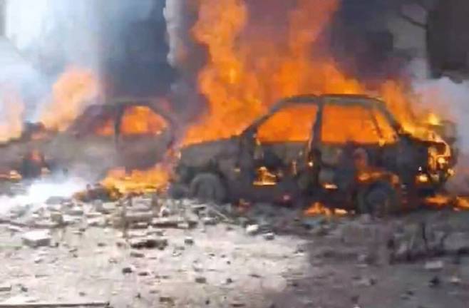 미국과 이스라엘이 이란에 대한 공습을 감행한 28일(현지시간) 이란의 수도 테헤란에서 차량이 불타고 있다. (사진=로이터 연합)