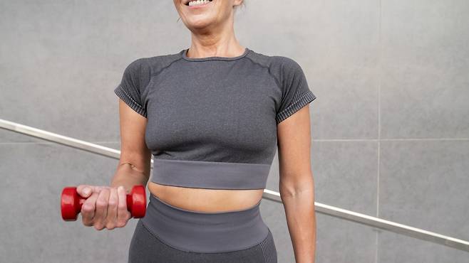 근감소증은 골다공증 동반 시 골절 위험을 4배까지도 높일 수 있다|출처: 클립아트코리아