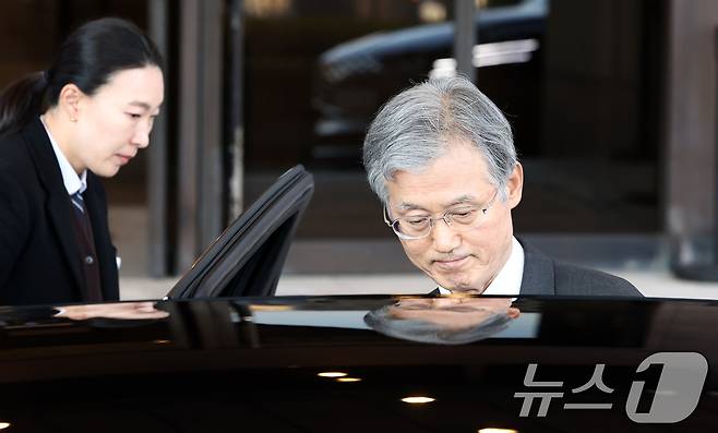 조희대 대법원장이 지난 27일 오후 서울 서초구 대법원을 나서고 있다. 2026.2.27 ⓒ 뉴스1 최지환 기자